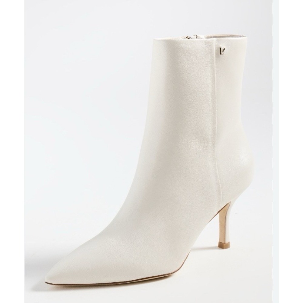 Larroudé Kate ankle boots featuring a pointed toe Size 6 Cream Ivory